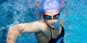 FORM Swim Goggles