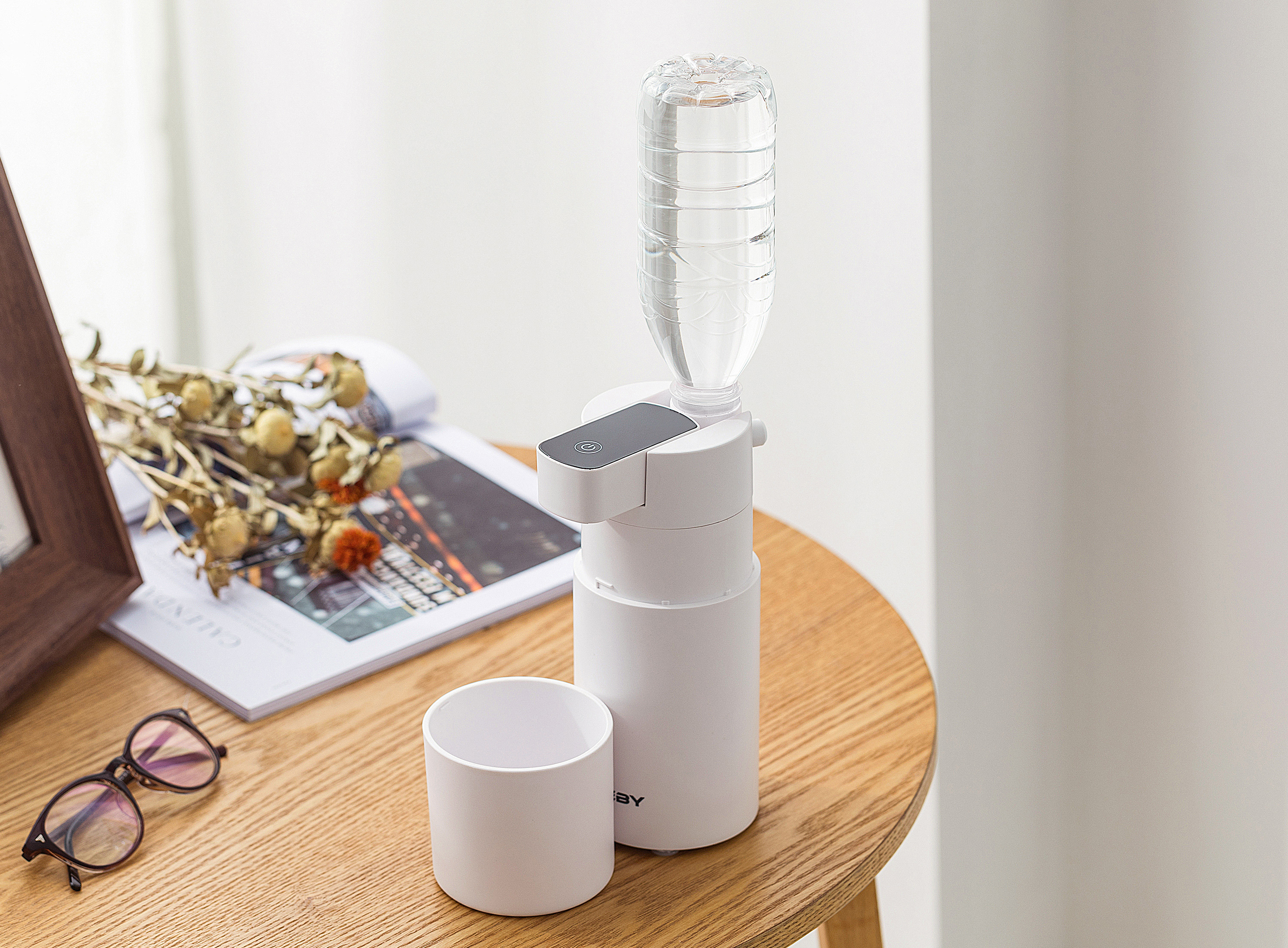 Portable instant hot water machine