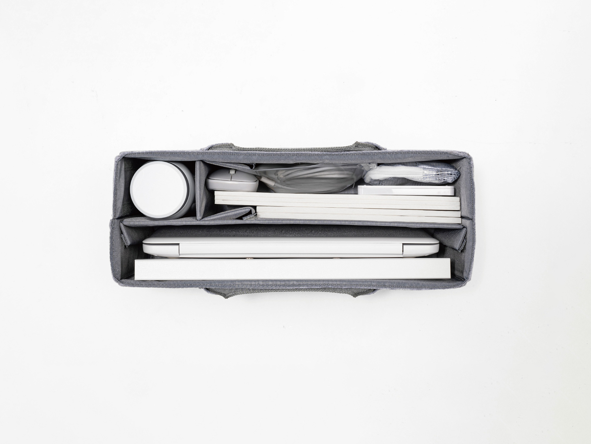 Carrying bag with changeable divider